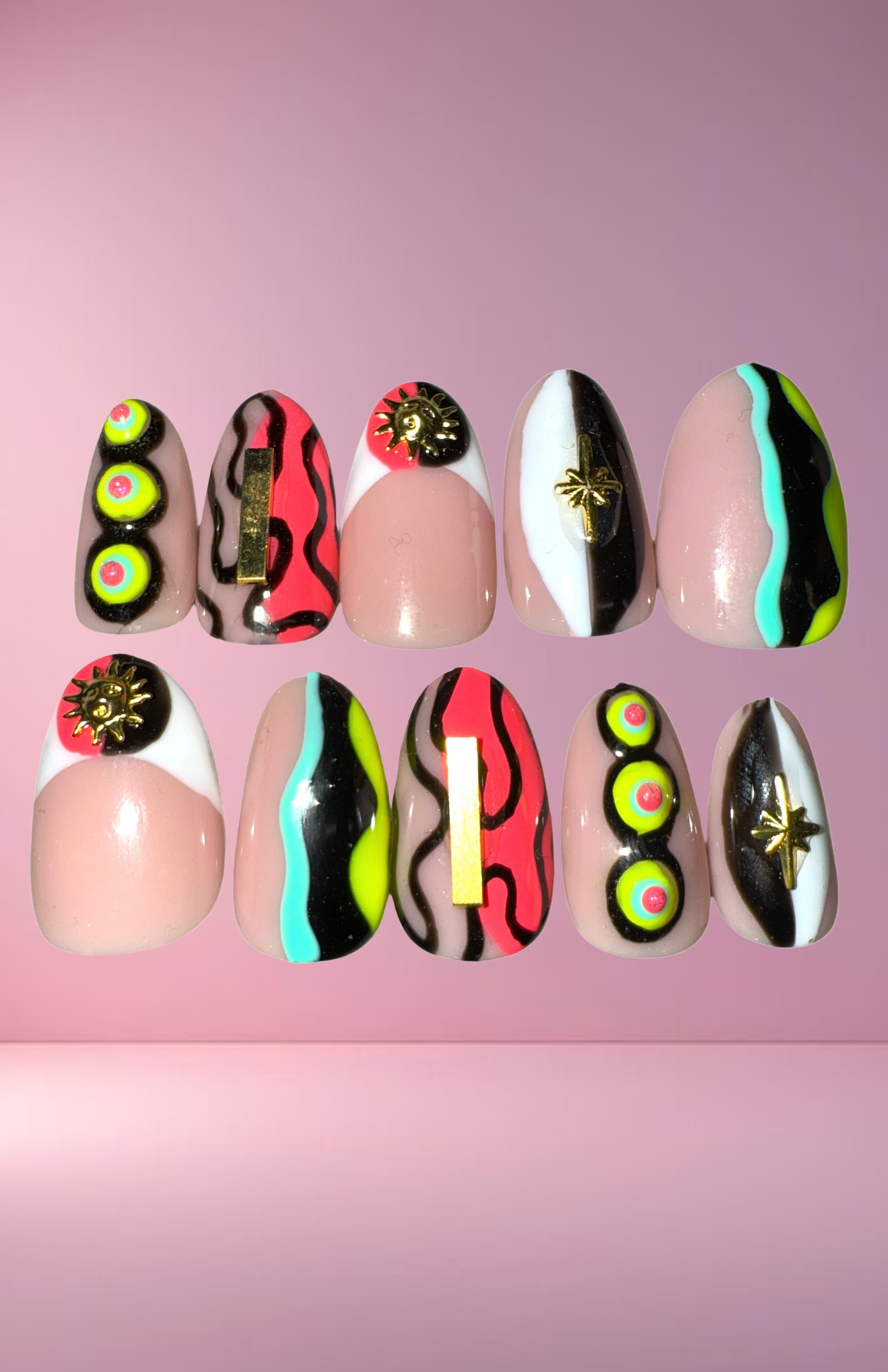 "Groovy" Press-On Nail Set, Medium